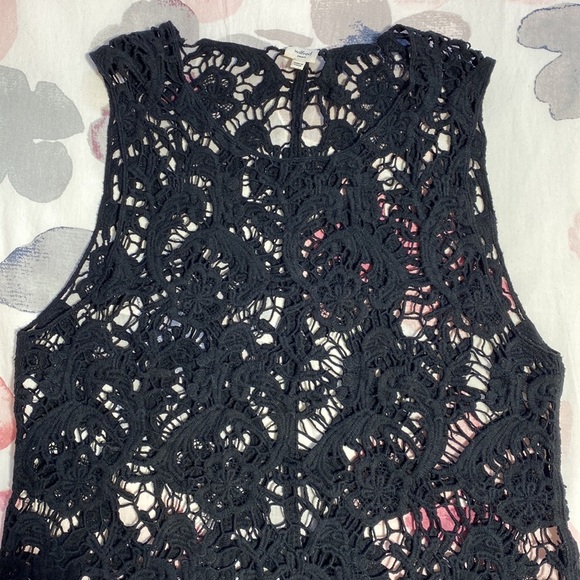 Aritzia Wilfred Sleeveless Lace Crochet Knit Top Size Small - Picture 2 of 4